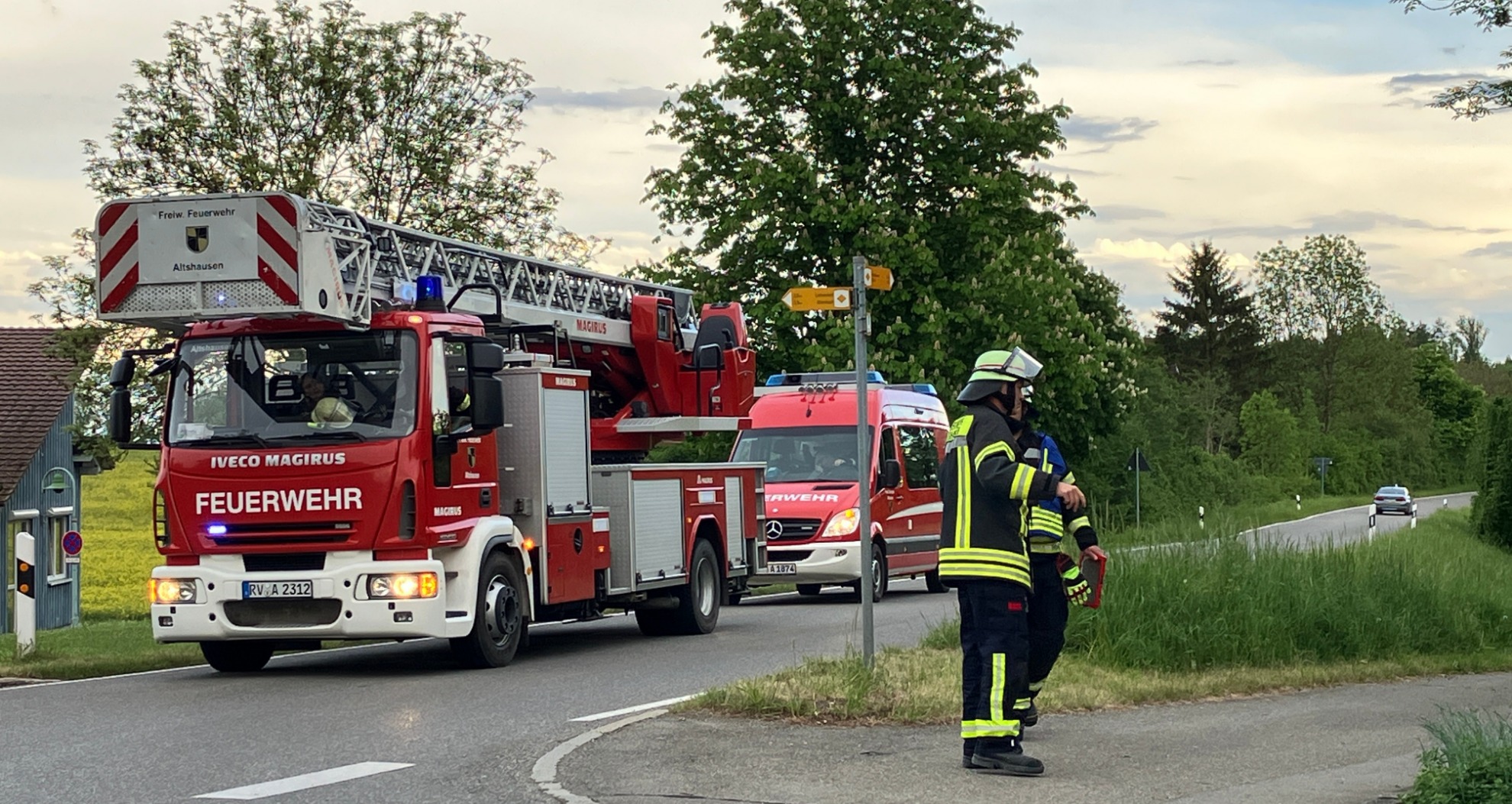 Personen auf der Rettungsleiter