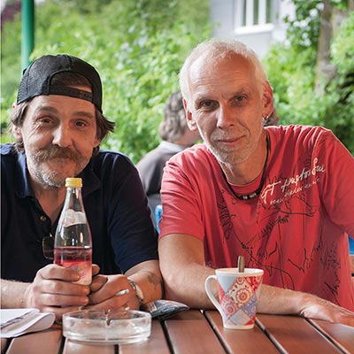 2 M&auml;nnder in einer Dornahof Einrichtung 