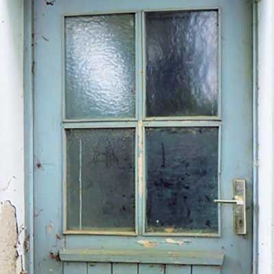 ältere Haustür mit Verglasung